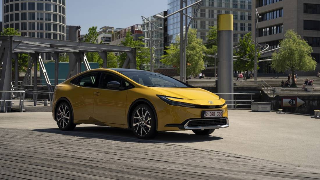2023+Prius+PHEV+DPL+004