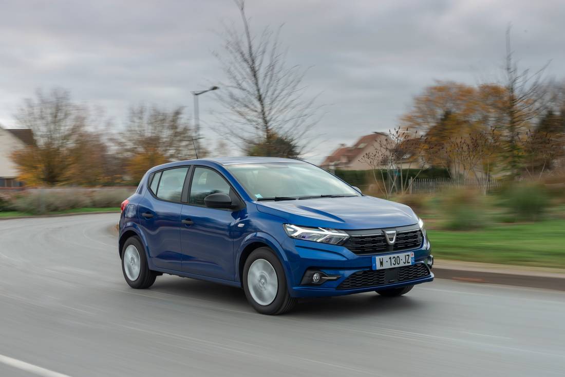 2020_-_New_Dacia_SANDERO_tests_drive