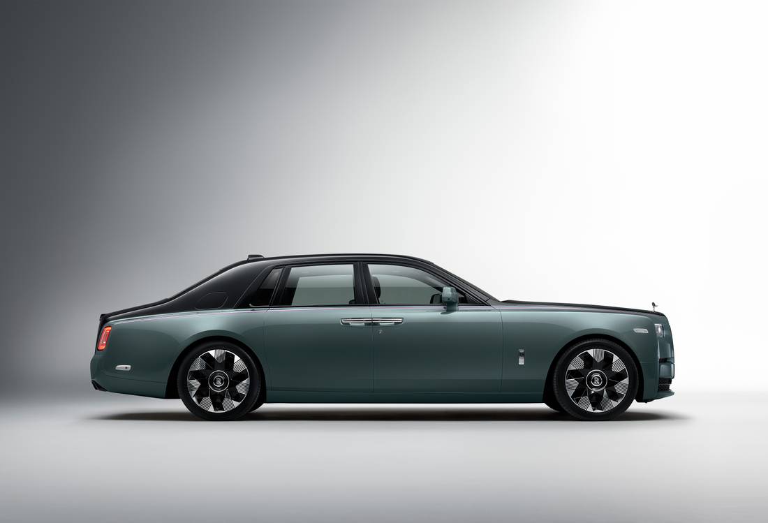 P90462873_highRes_rolls-royce-phantom-