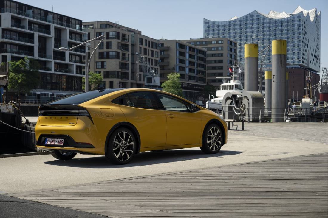 2023+Prius+PHEV+DPL+006