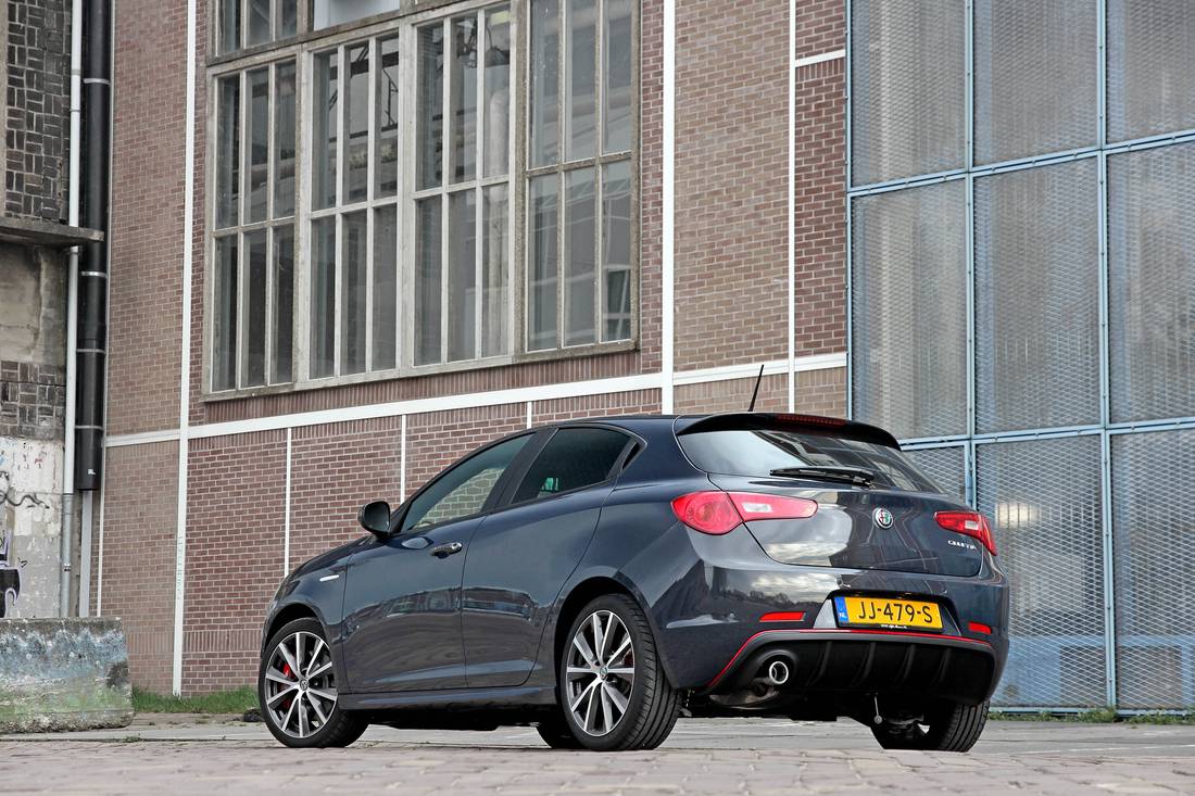 Alfa_Romeo_Giulietta_1