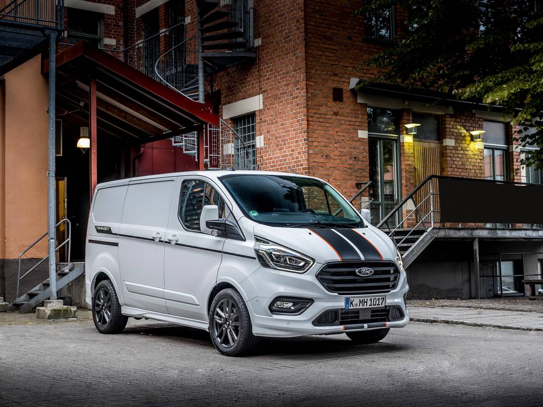 Transit_Custom_Sport_White_001-LOW