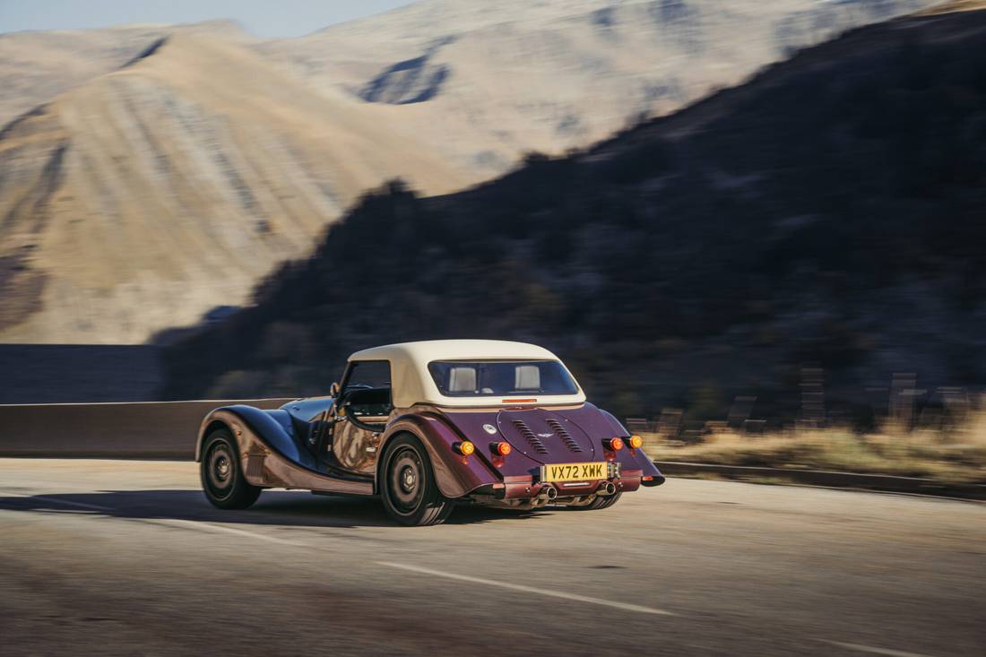 Morgan-Plus-Six-dynamic-06