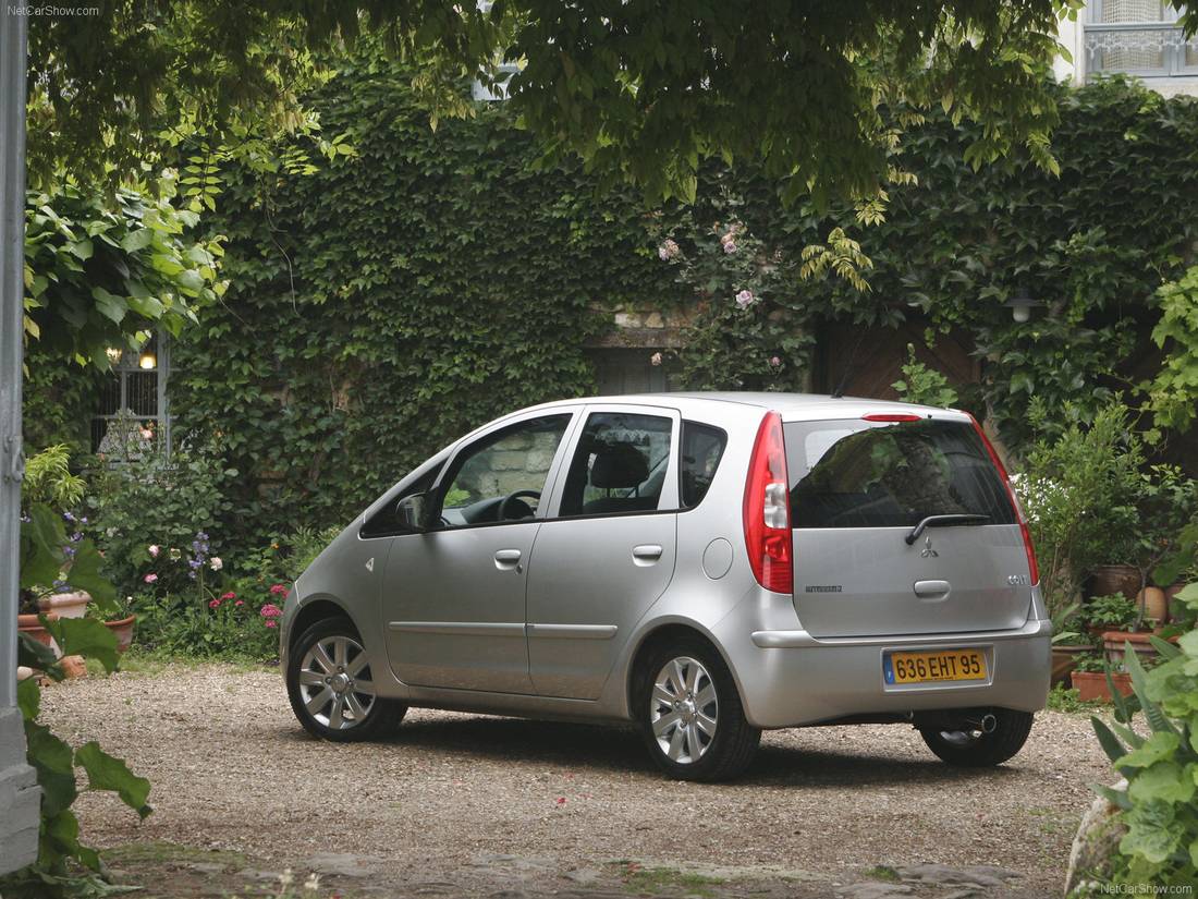 Mitsubishi-Colt_5-door-2008-1600-1d