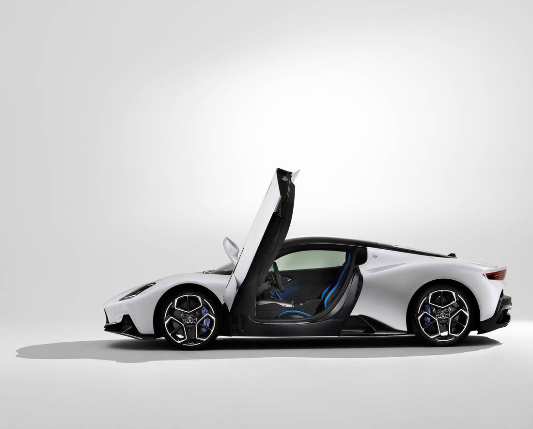 16856-MaseratiMC20