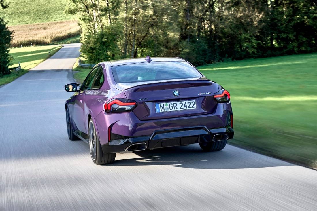 P90444266_lowRes_bmw-m240i-xdrive-cou