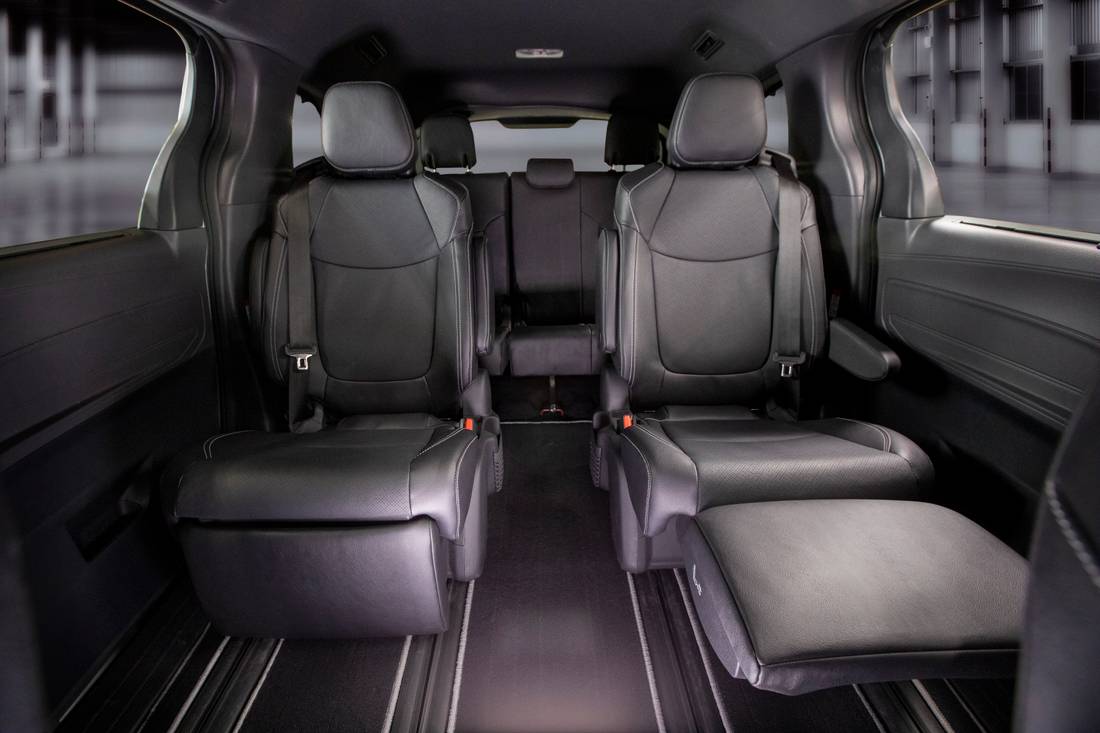 2023_Toyota_Sienna_25th_Anniversary_020