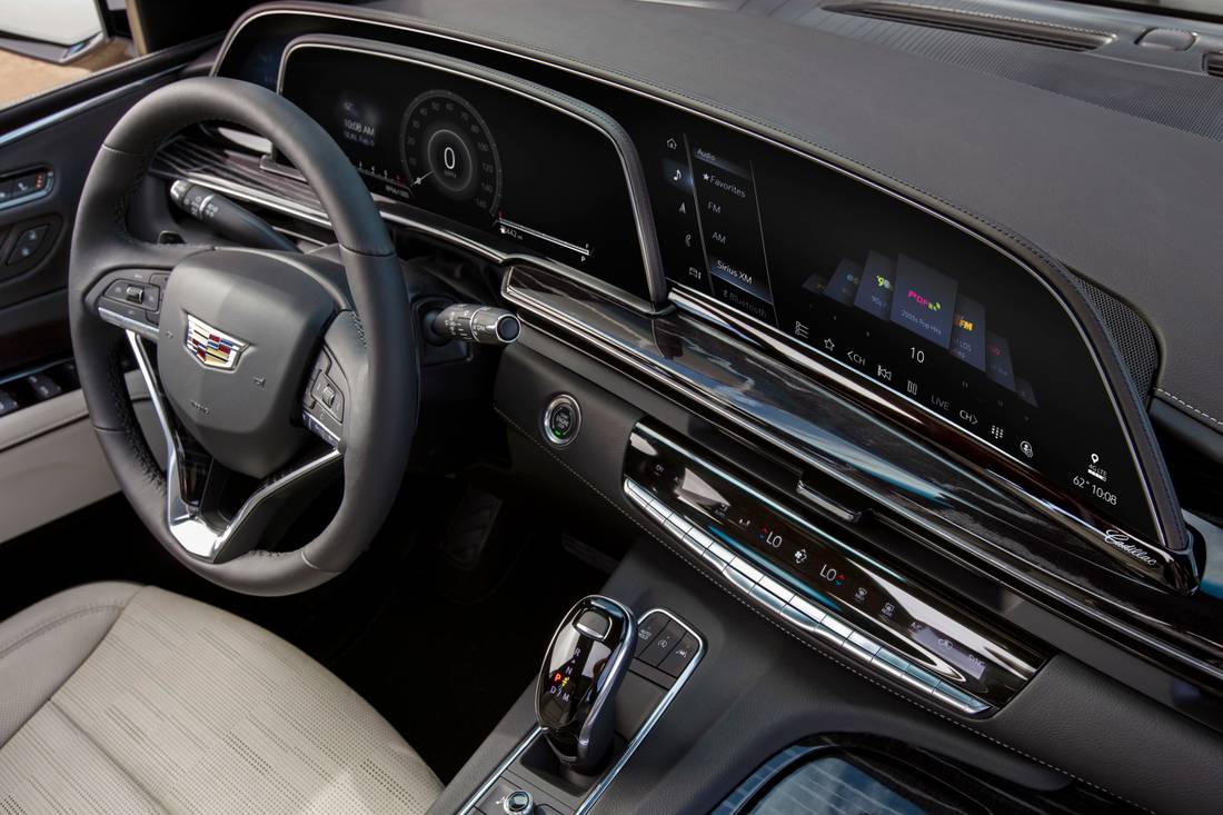 2023-cadillac-escalade-sport-003