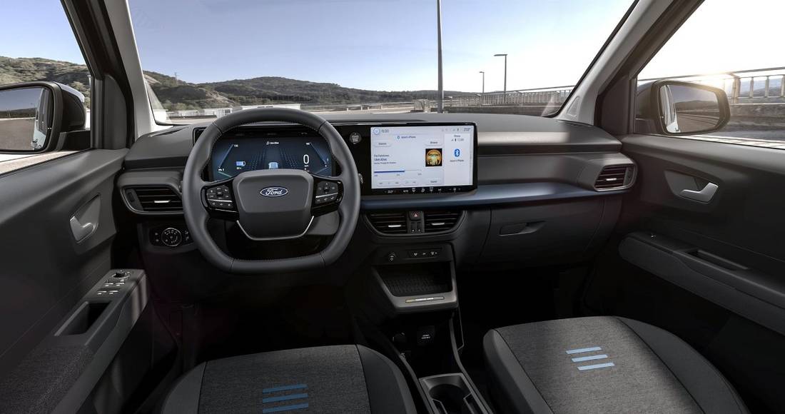 2023_FORD_E-Tourneo-Courier_Active_11_Interior-LOW