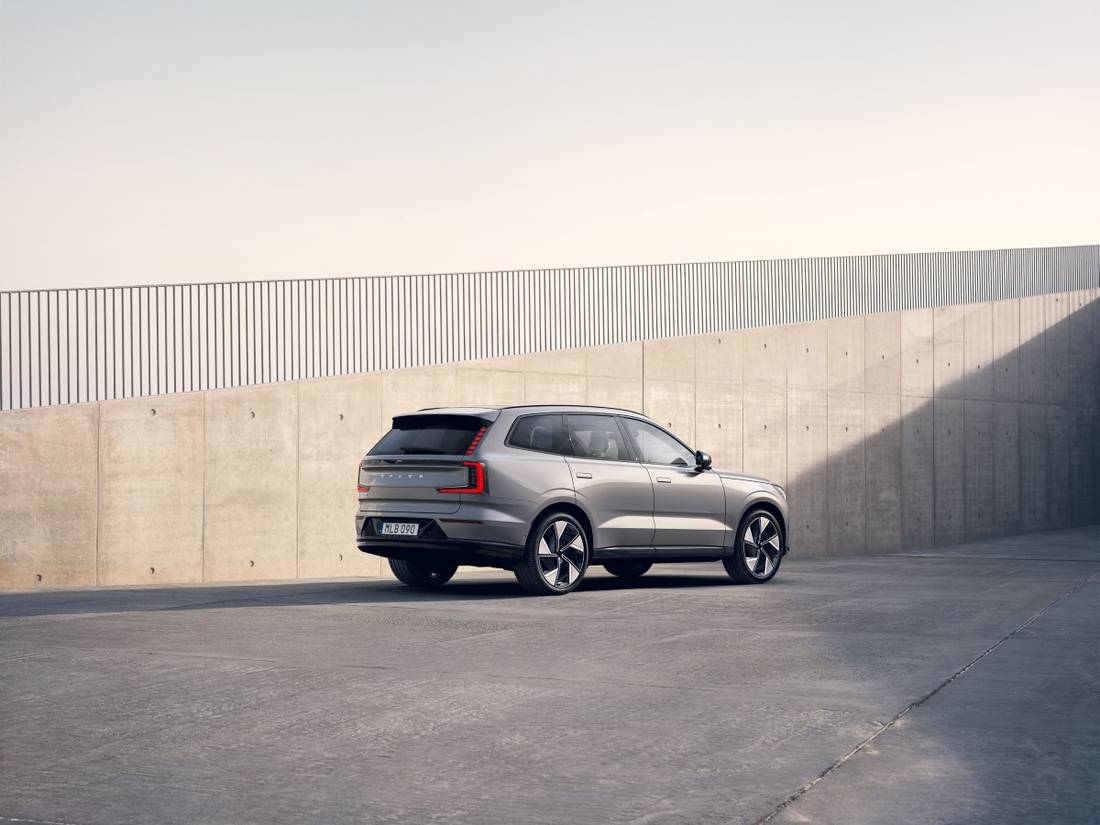 305699_Volvo_EX90