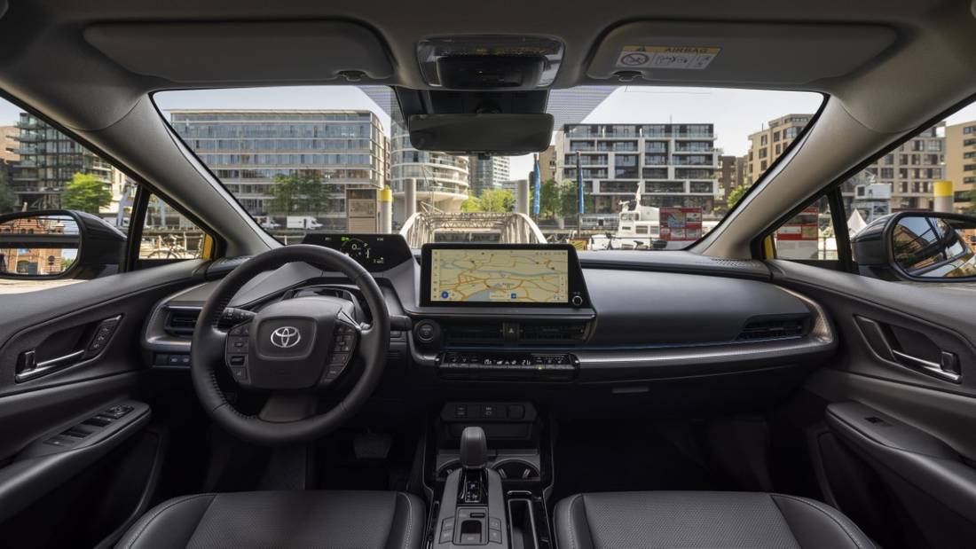 2023+Prius+PHEV+DPL+092
