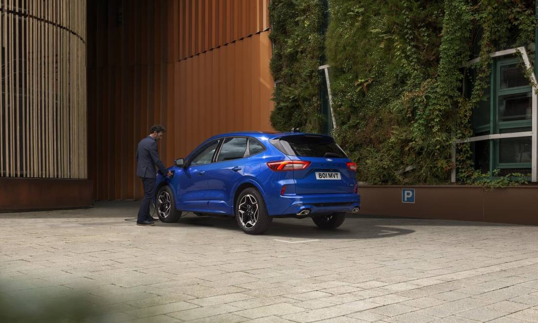 2023_FORD_KUGA_ST-LINE_04