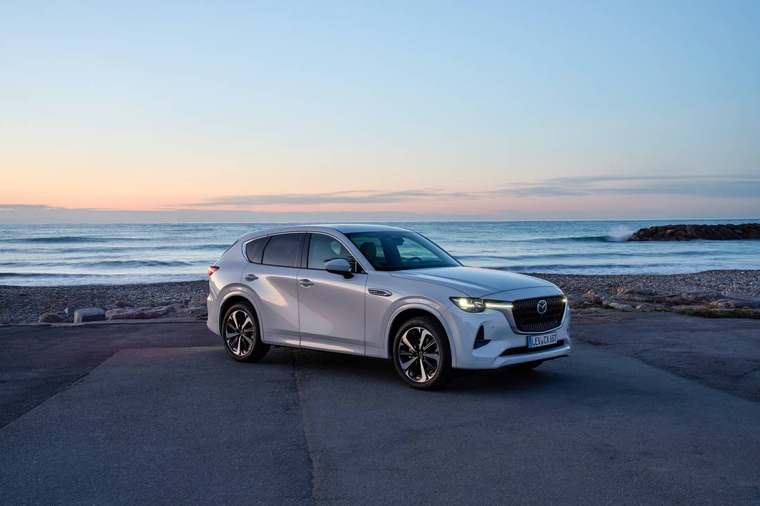 2022_mazda_cx-60_barcelona_rw_still_04