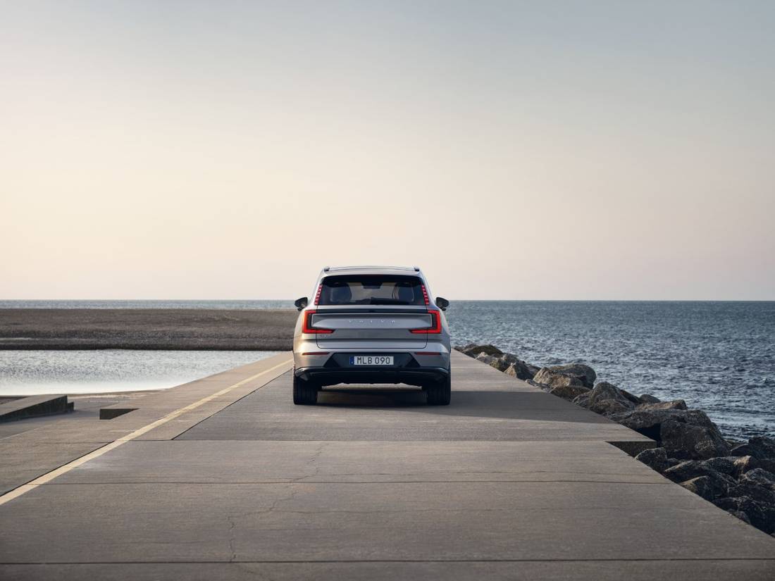 305705_Volvo_EX90