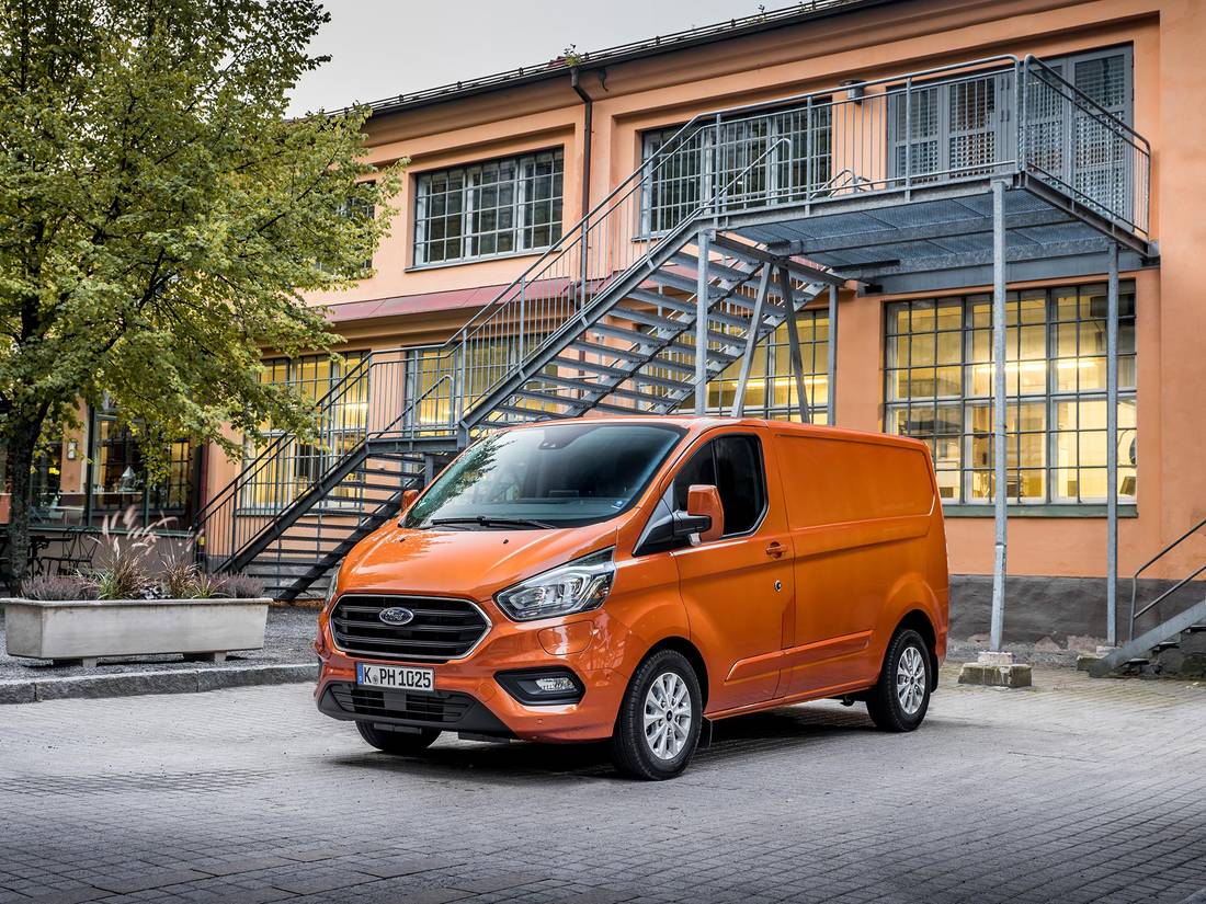 Transit_Custom_PHEV_001-LOW (1)