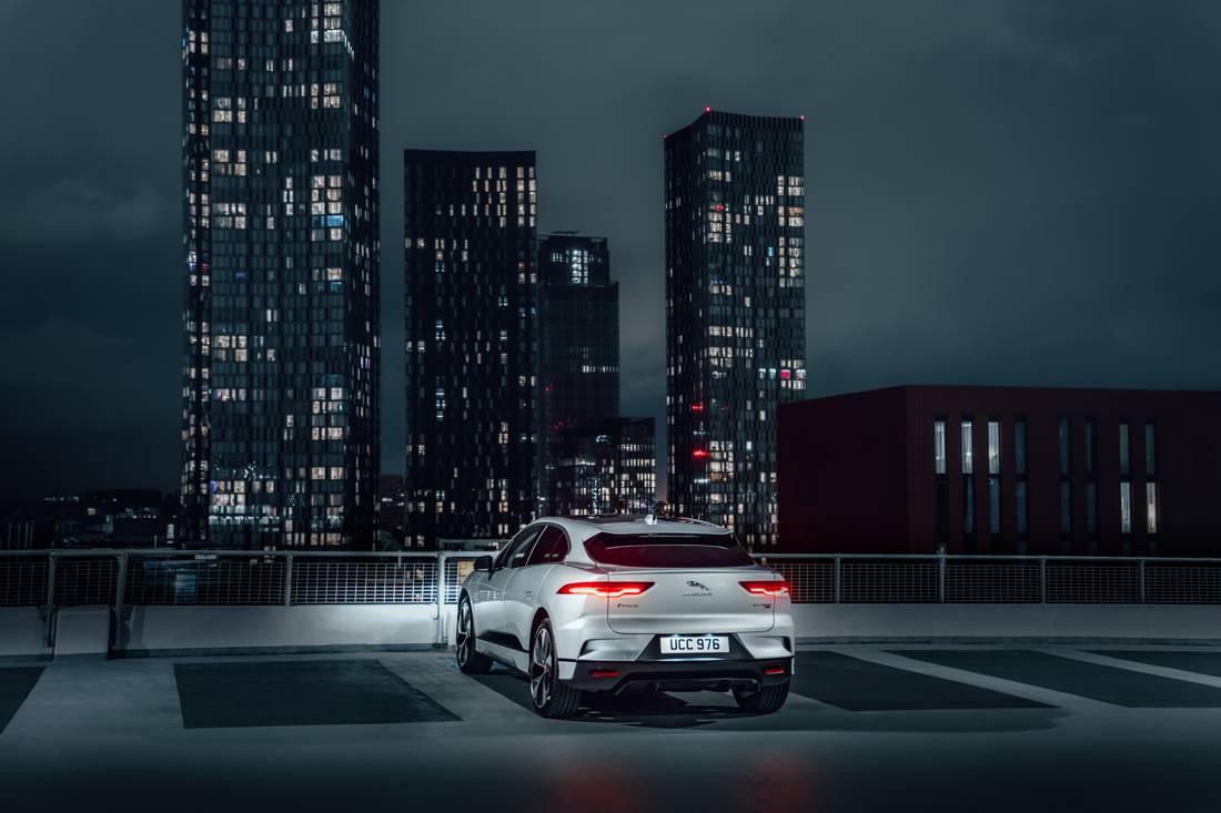 Jag_22MY_IPACE_Manchester_Lifestyle_251021_004