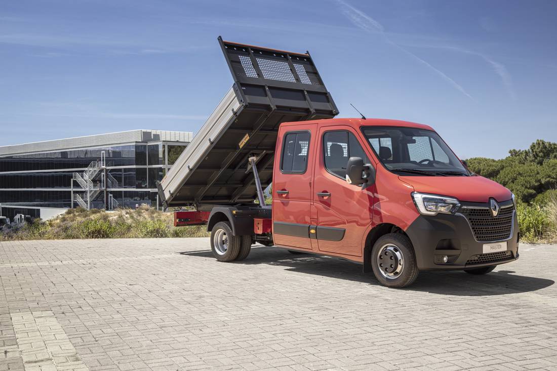 2019_-_New_Renault_MASTER