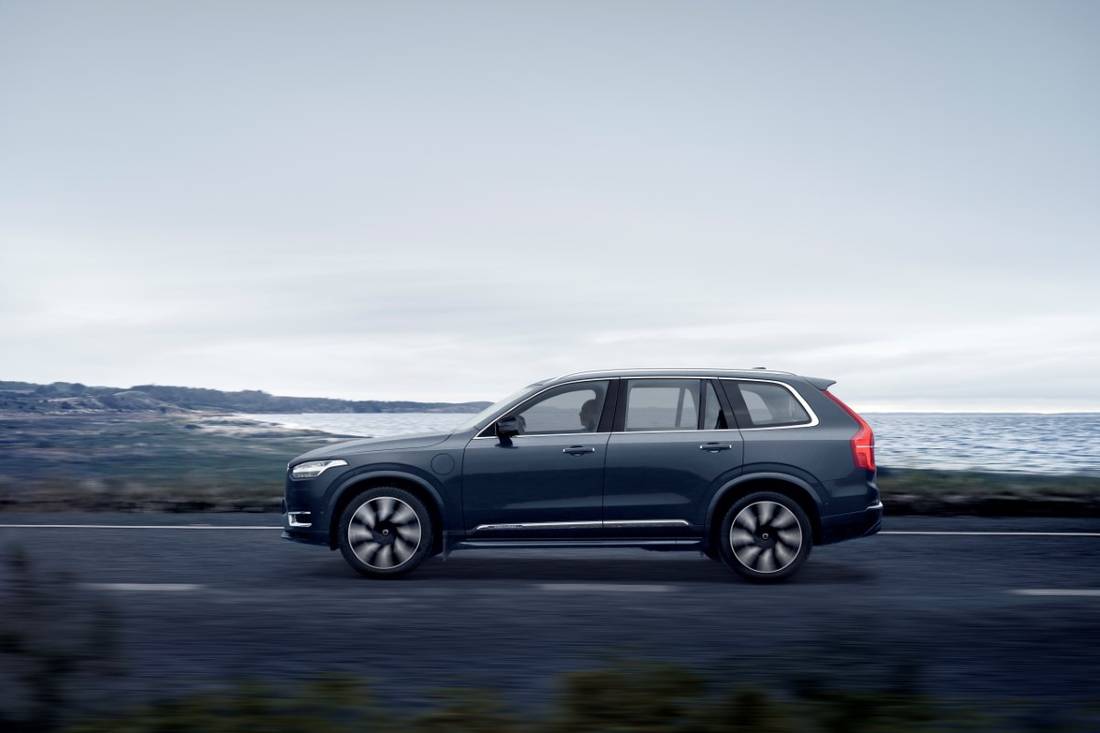 294651_XC90_Recharge_T8_AWD_Denim_Blue