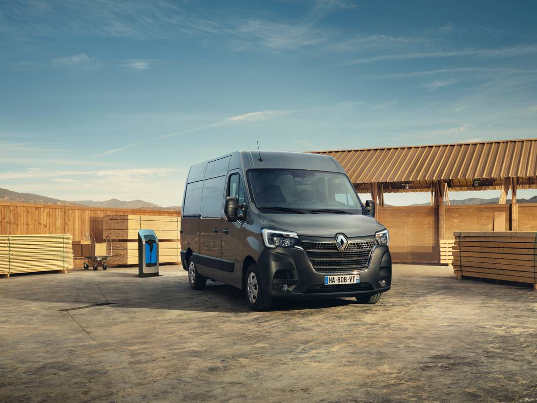 2022_-_All-new_Master_E-Tech_Electric