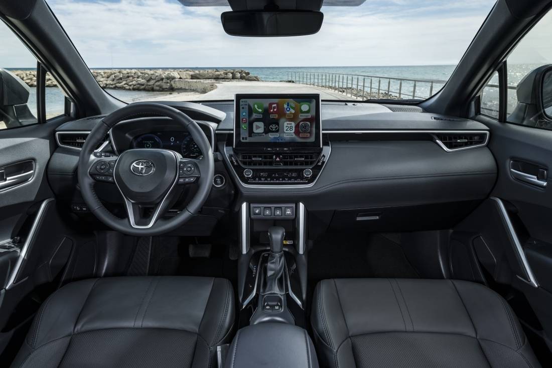 2022_COROLLA_CROSS_HYBRID_DPL_AWD_CEMENT_GREY_DETAIL_011