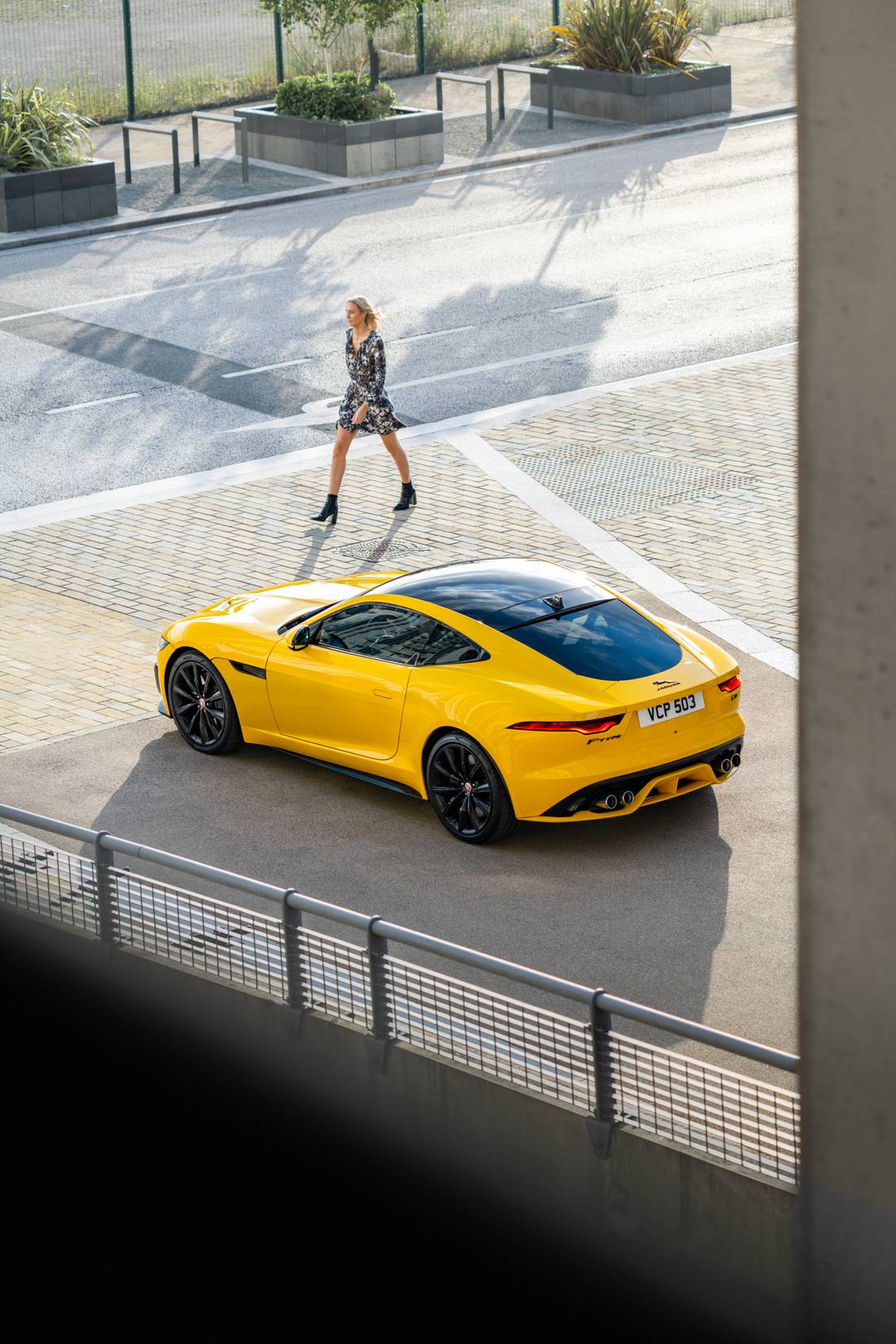 Jag_22MY_FTYPE_Manchester_Lifestyle_251021_002