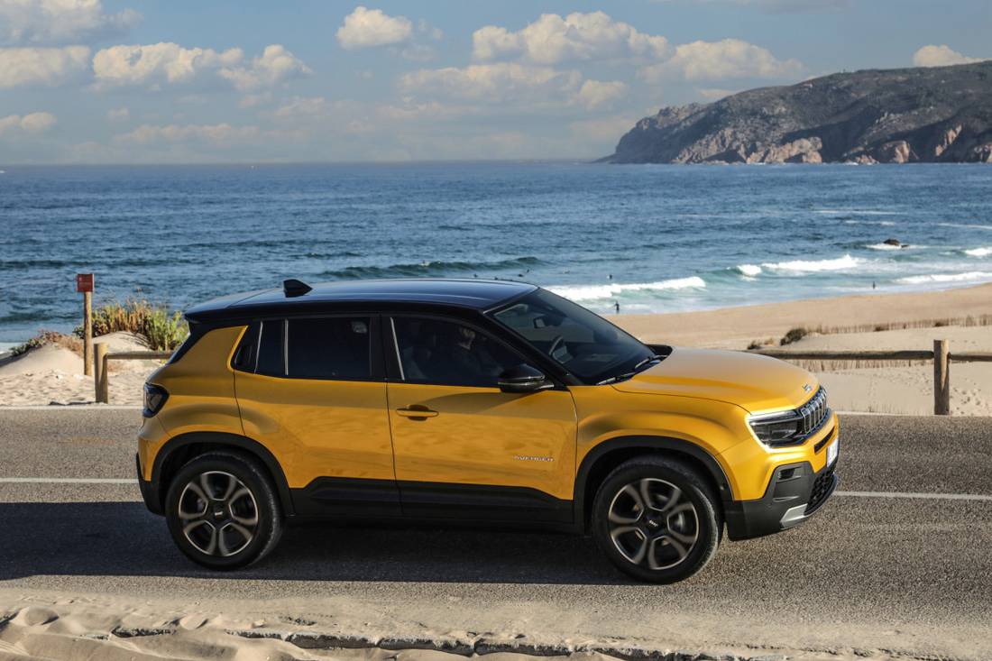 JeepAvenger side