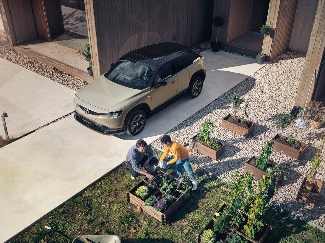 2022_mazda_mx-30_global_zs_still_05_until_dec_2026