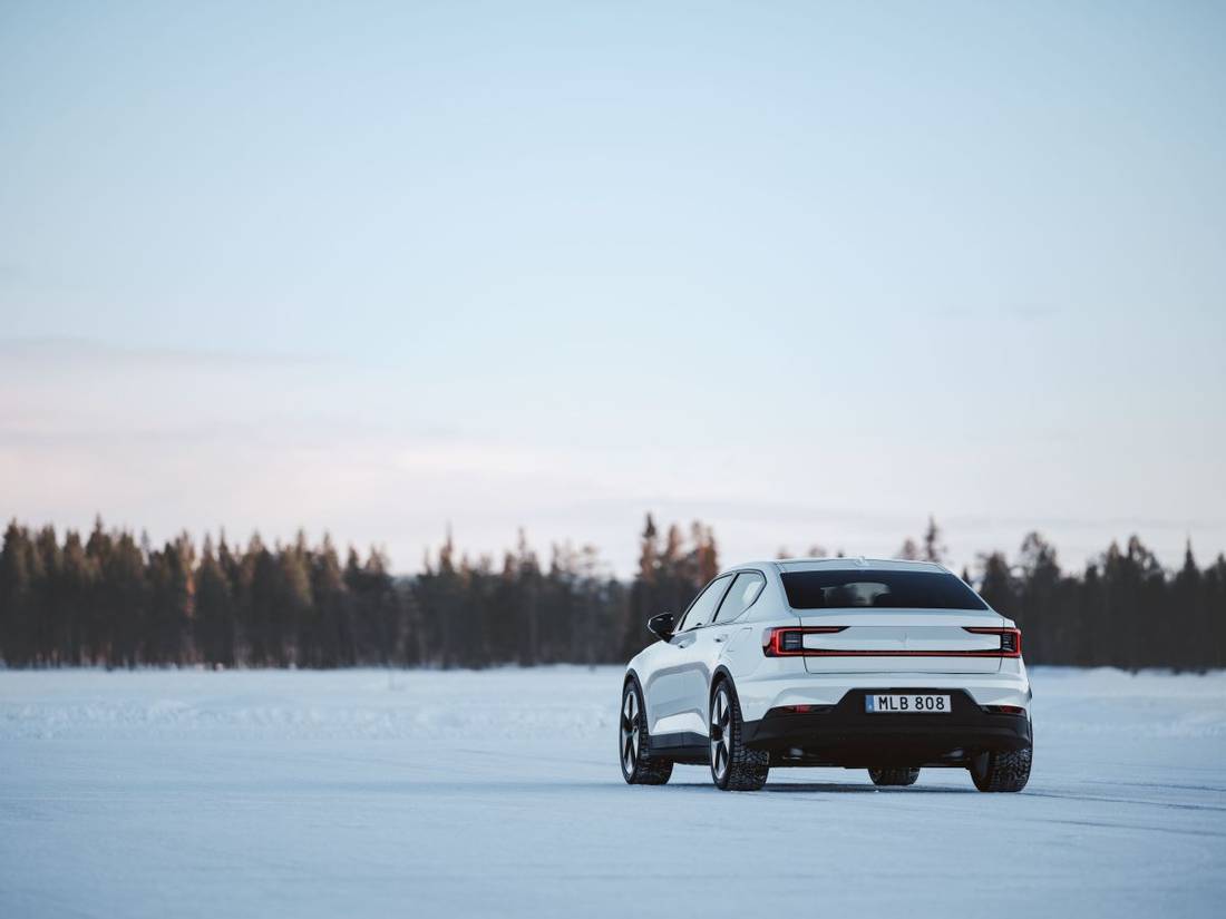 676927_20231115_Polestar_2_MY24