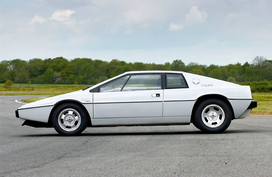 Lotus-Esprit-S1-White-2