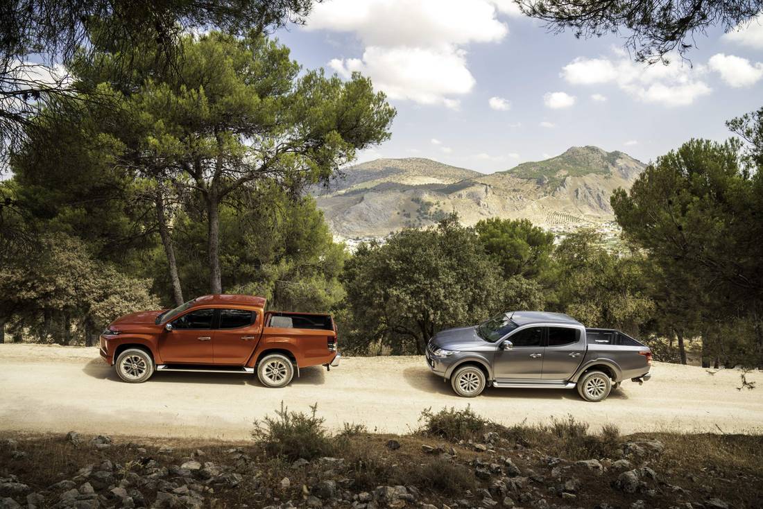 Current Double Cab _ New Double Cab (2)