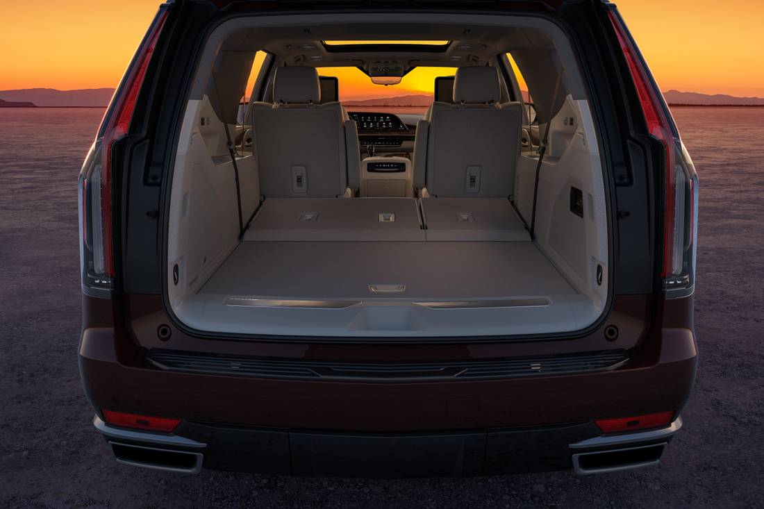 2023-escalade-esv-premium-luxury-003