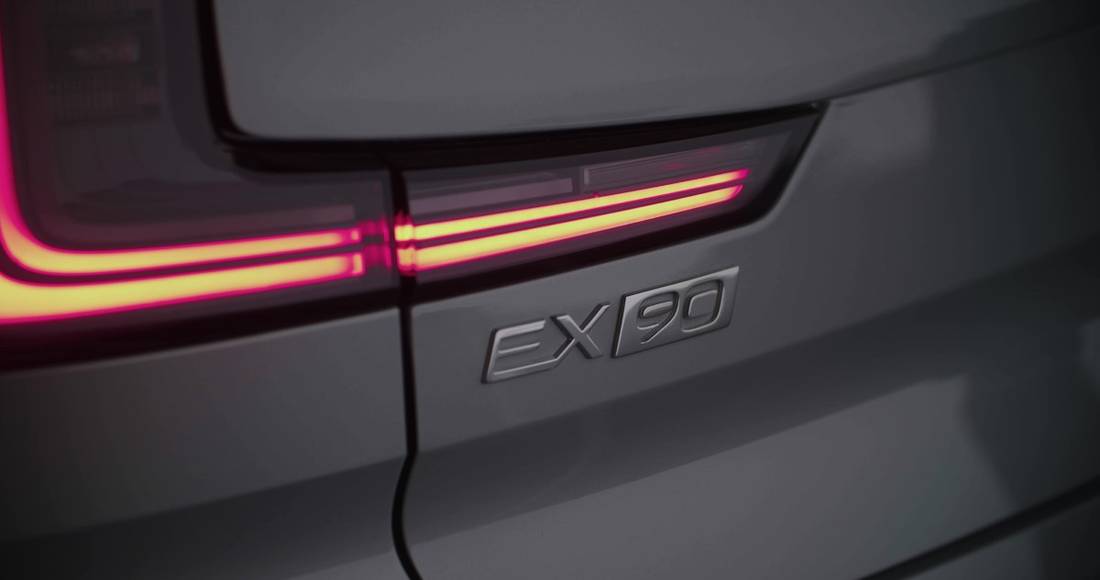307870_Volvo_EX90_Car_Footage