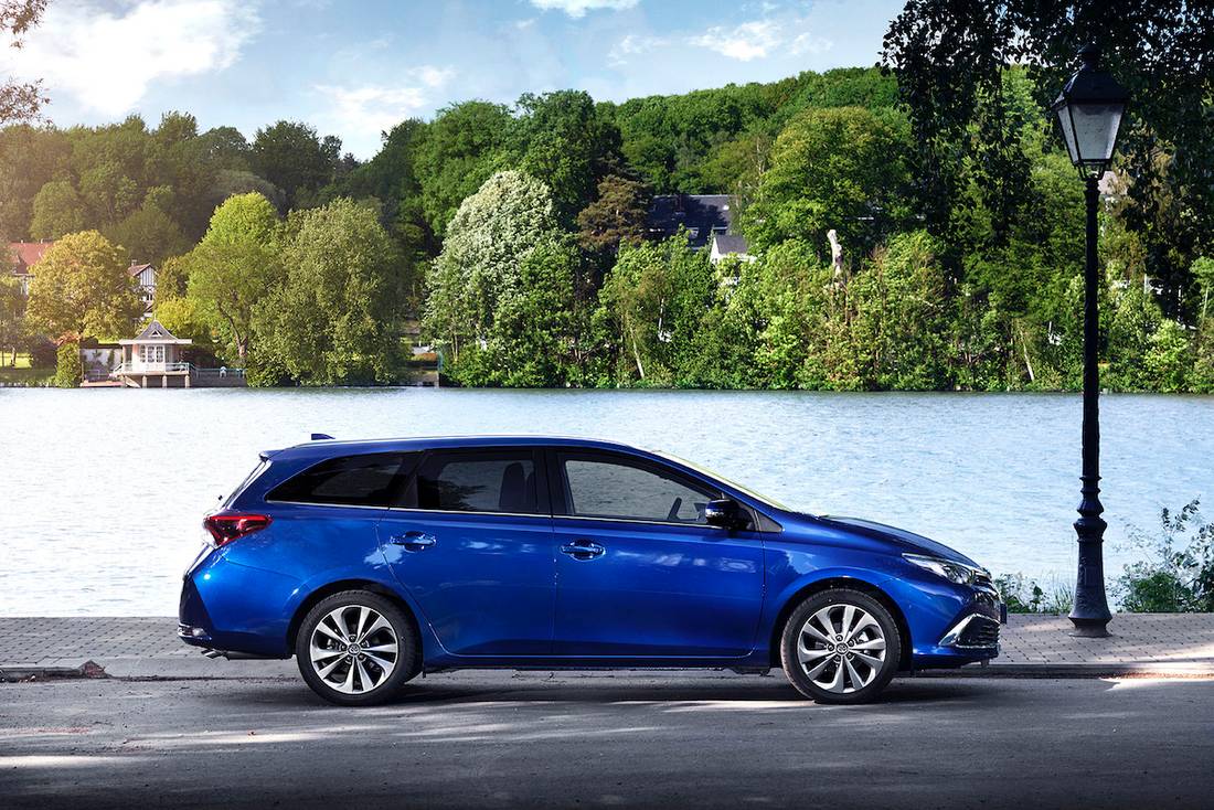 Toyota Auris AS24 2