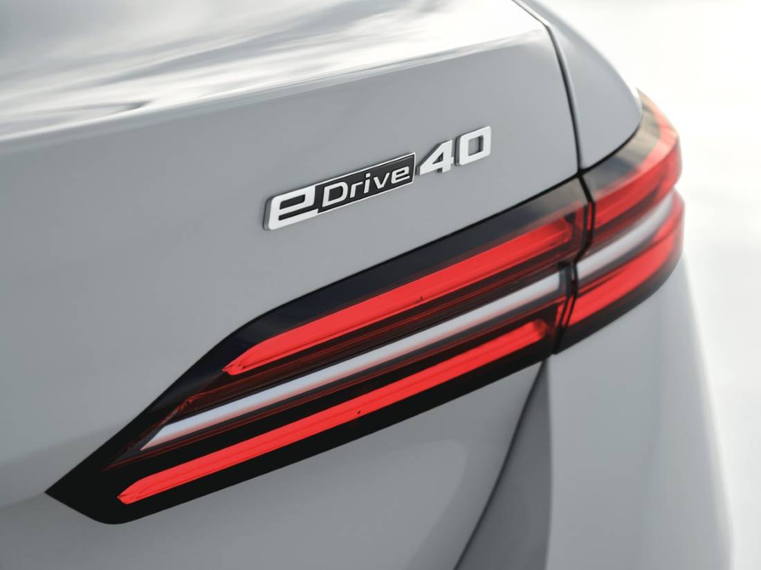 P90505118_highRes_the-new-bmw-i5-edriv