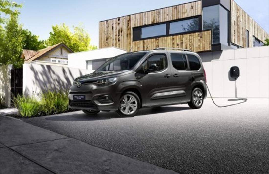 500_20210504-proace-city-verso-electric-front-wide-high