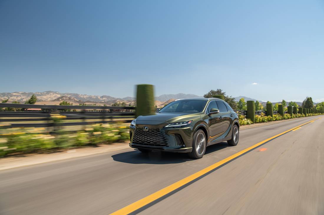 23RX_450h+_LUXURY_NORIGREEN_PEPPERCORN_PHEV0085