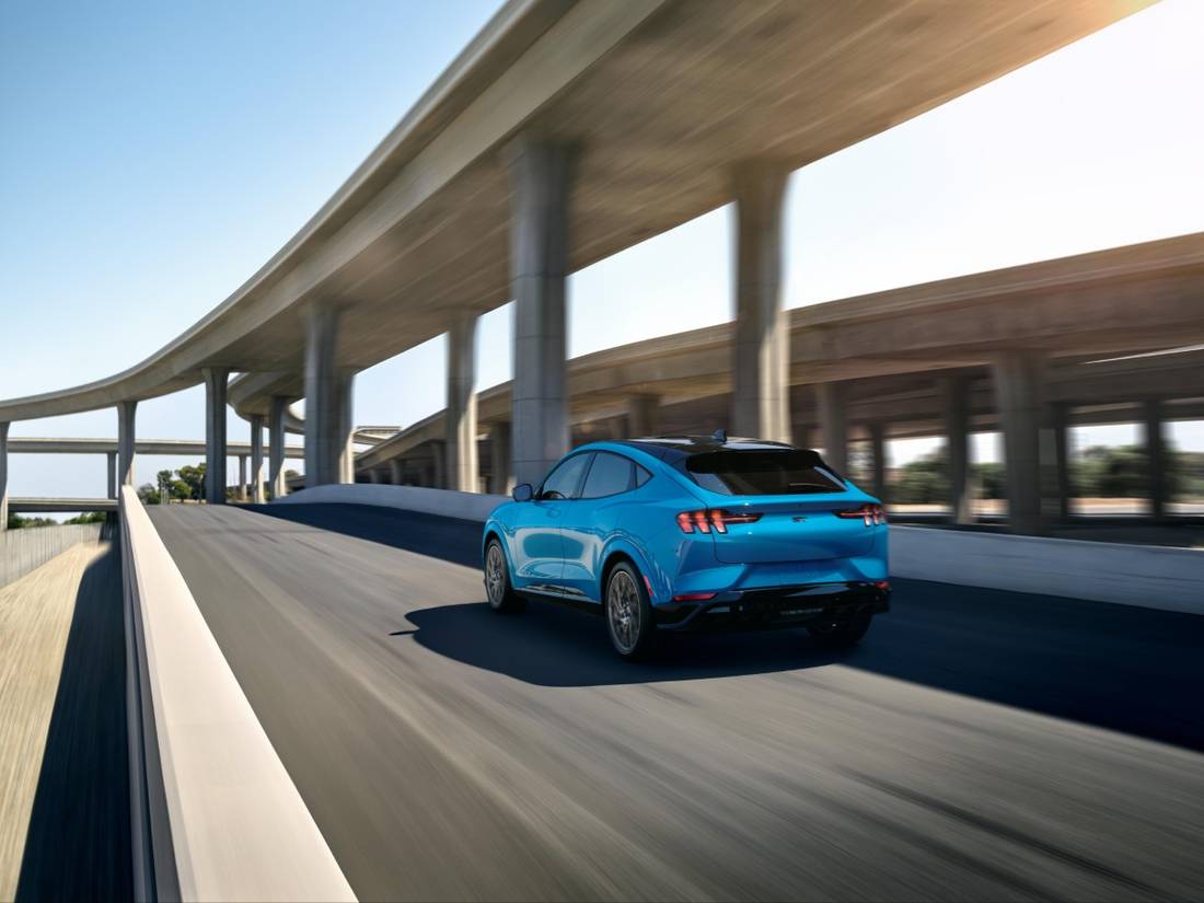 2020_ford_mach_e_gt_grabber_blue_01_6781
