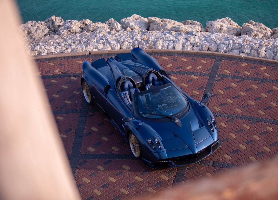 LC_Huayra_Roadster_1