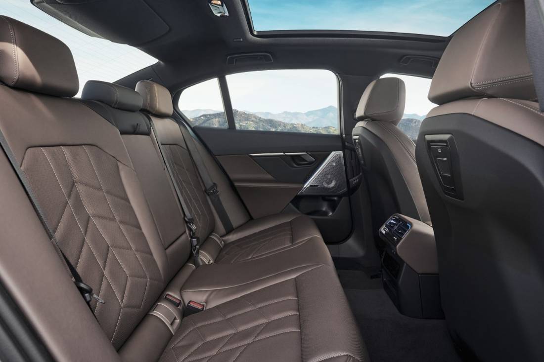 P90505134_highRes_the-new-bmw-i5-edriv