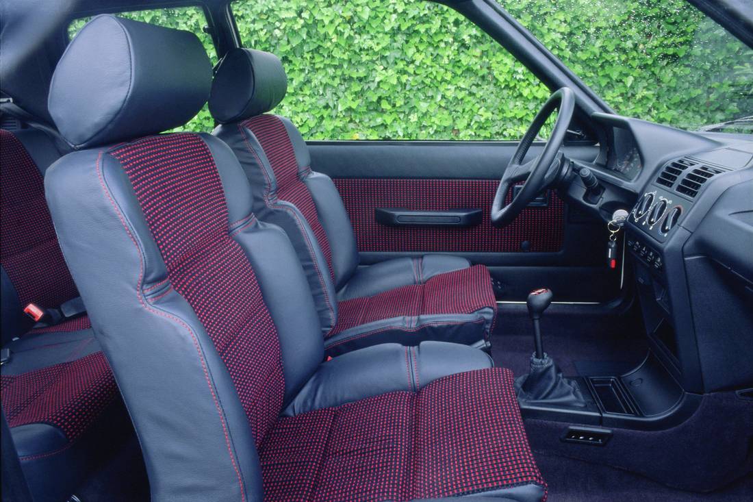 205GTi_1993_02