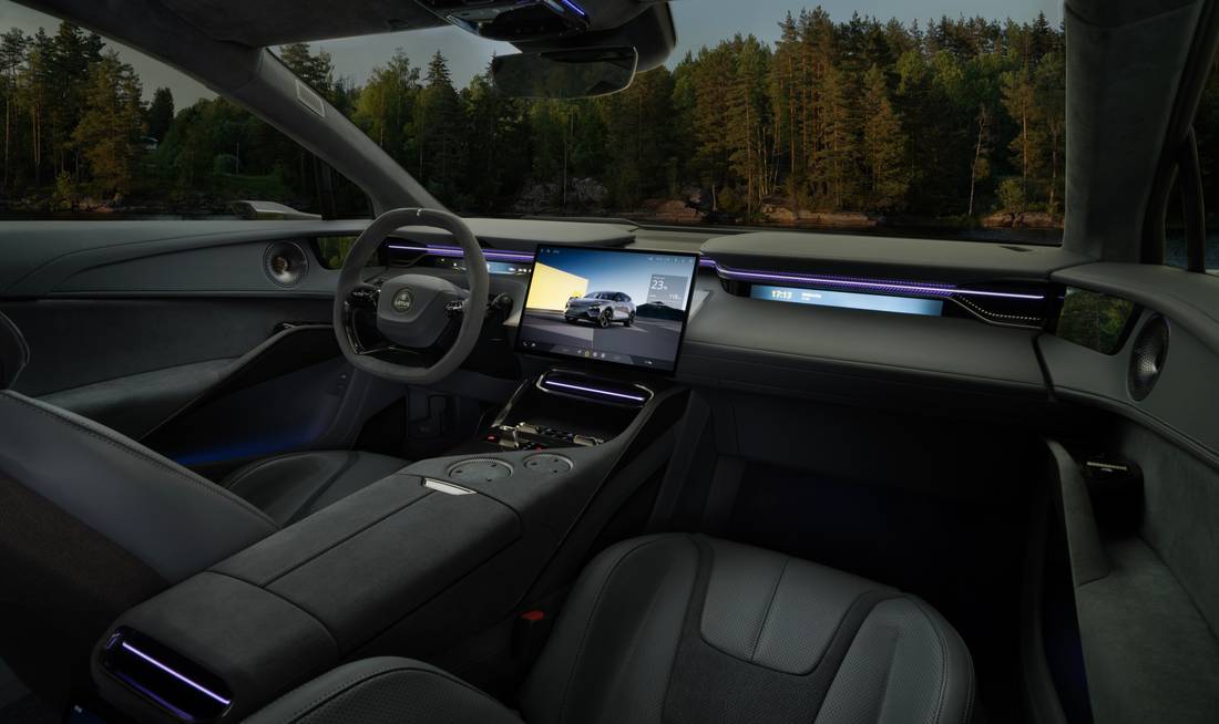 LOTUS_ELETRE-S_SOLAR-YELLOW_INTERIOR_1
