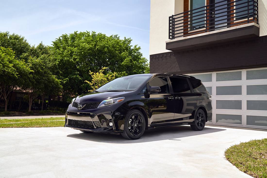 2020_Toyota_Sienna_Nightshade_01_01ED938E20CF425100511A9632F2877FBEBA5C08