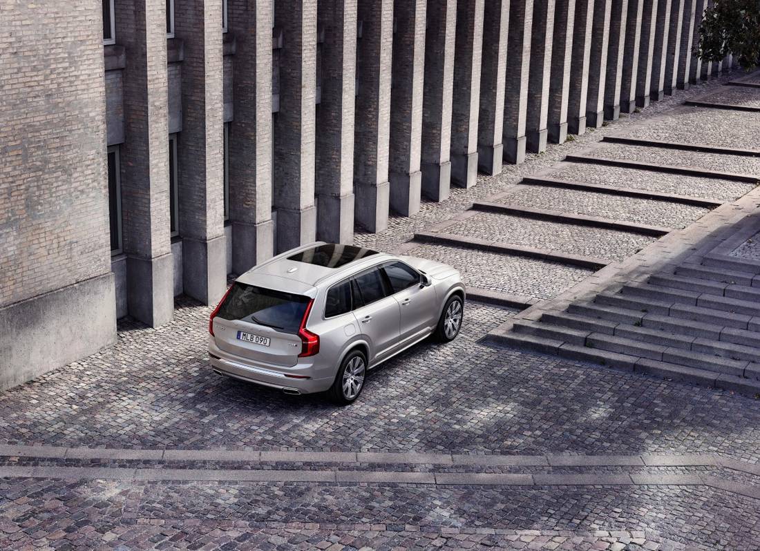 248342_New_Volvo_XC90_Inscription_T8_Twin_Engine_in_Birch_Light_Metallic