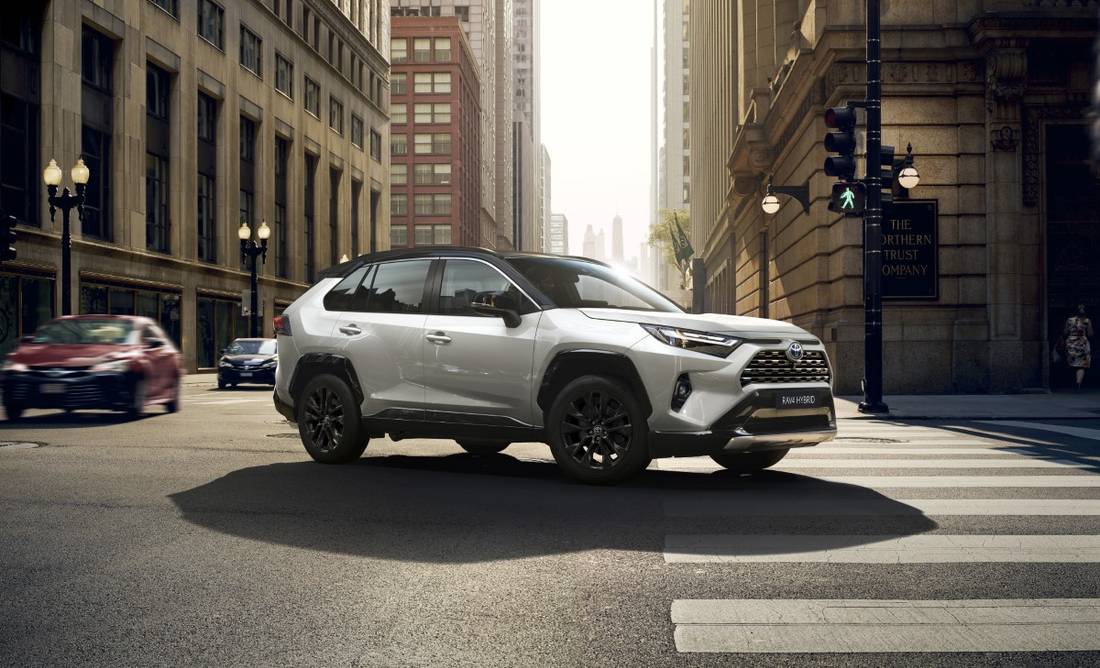 2023_RAV4_EXT_001_CLEAN