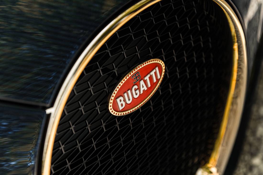 02 BUGATTI_Chiron-L_be-24k-Gold