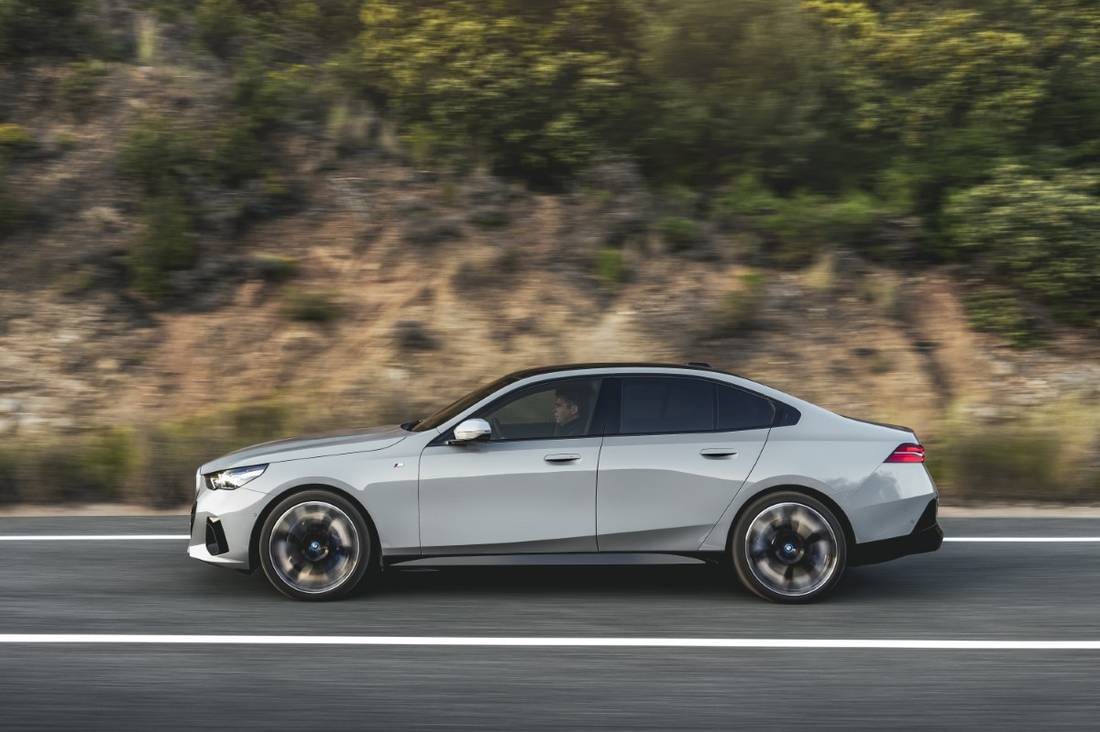 P90504990_highRes_the-new-bmw-i5-edriv