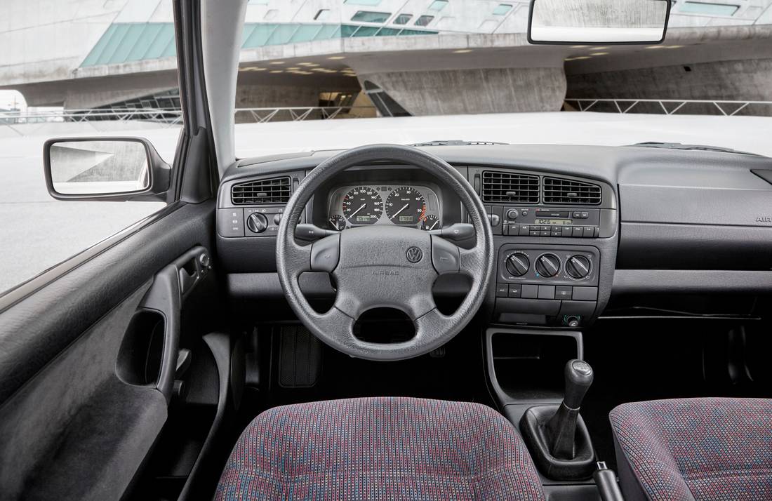 volkswagen_golf_5-door (2)