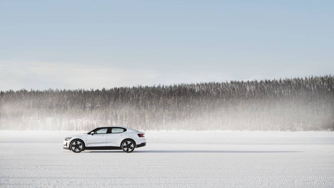 676929_20231115_Polestar_2_MY24